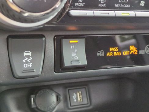 Used 2025 Toyota RAV4 SE AWD/4WD image 21
