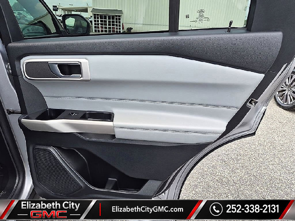 Used 2022 Ford Explorer XLT w/ Equipment Group 202A AWD/4WD image 25