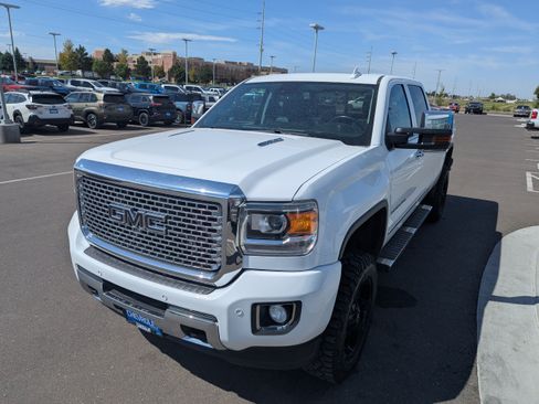 Used 2015 GMC Sierra 2500 Denali w/ Duramax Plus Package AWD/4WD image 8