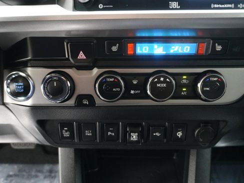 Used 2020 Toyota Tacoma Limited AWD/4WD image 22