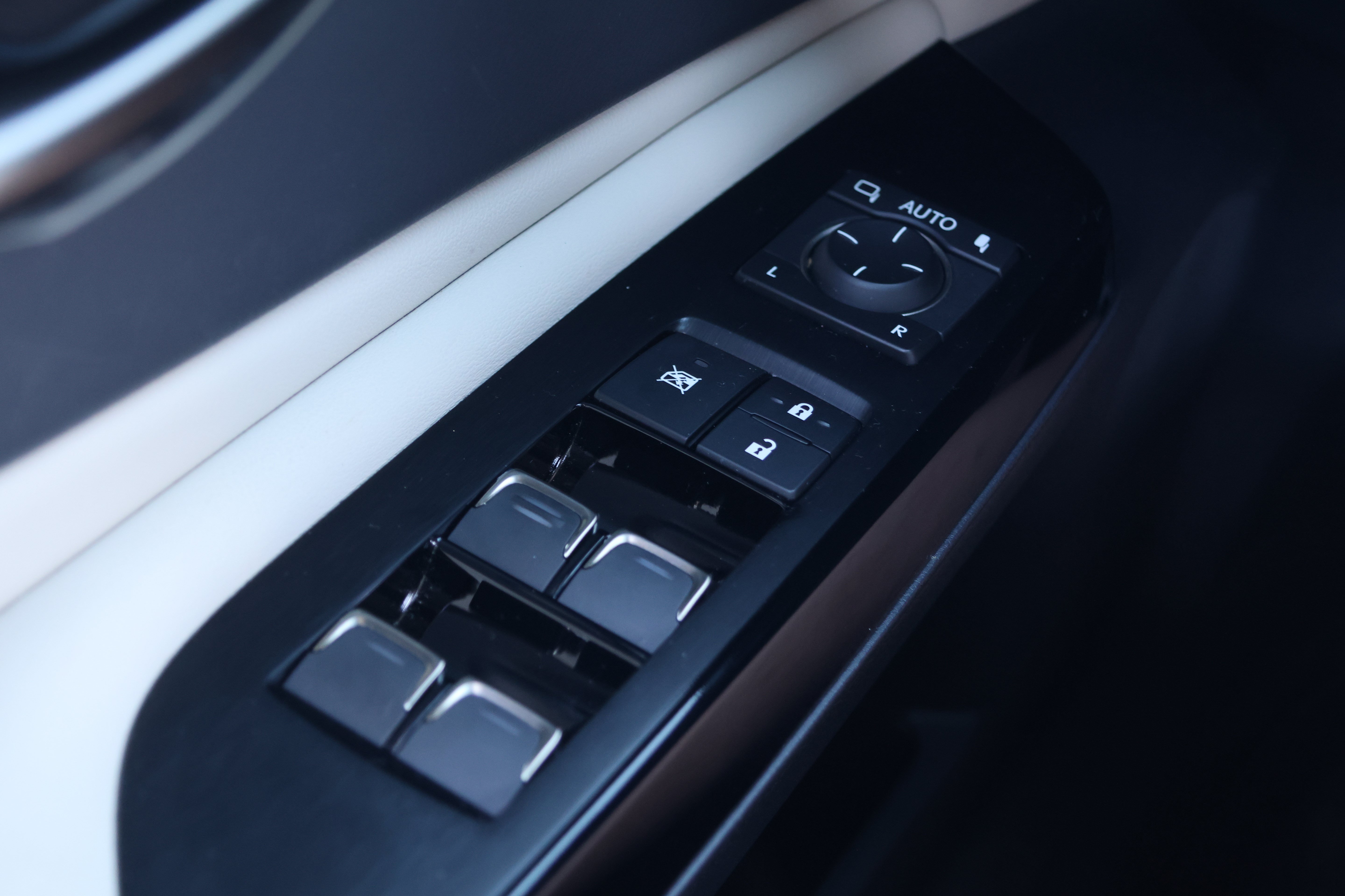 Certified 2025 Lexus ES 350 w/ Premium Package FWD image 14