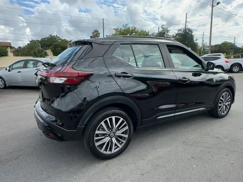 Used 2021 Nissan Kicks SR FWD image 11