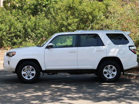 Used 2014 Toyota 4Runner SR5 RWD image 6