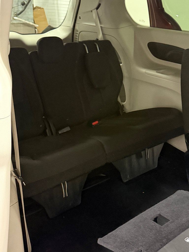Used 2017 Chrysler Pacifica Touring FWD image 11