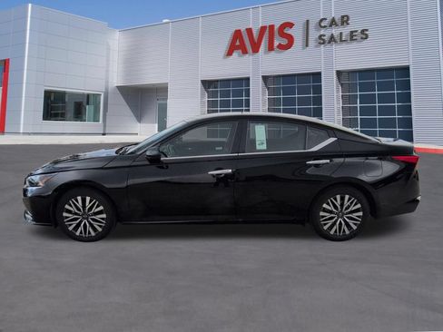 Used 2025 Nissan Altima 2.5 SV FWD image 10