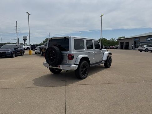 Used 2023 Jeep Wrangler Unlimited Sahara AWD/4WD image 7