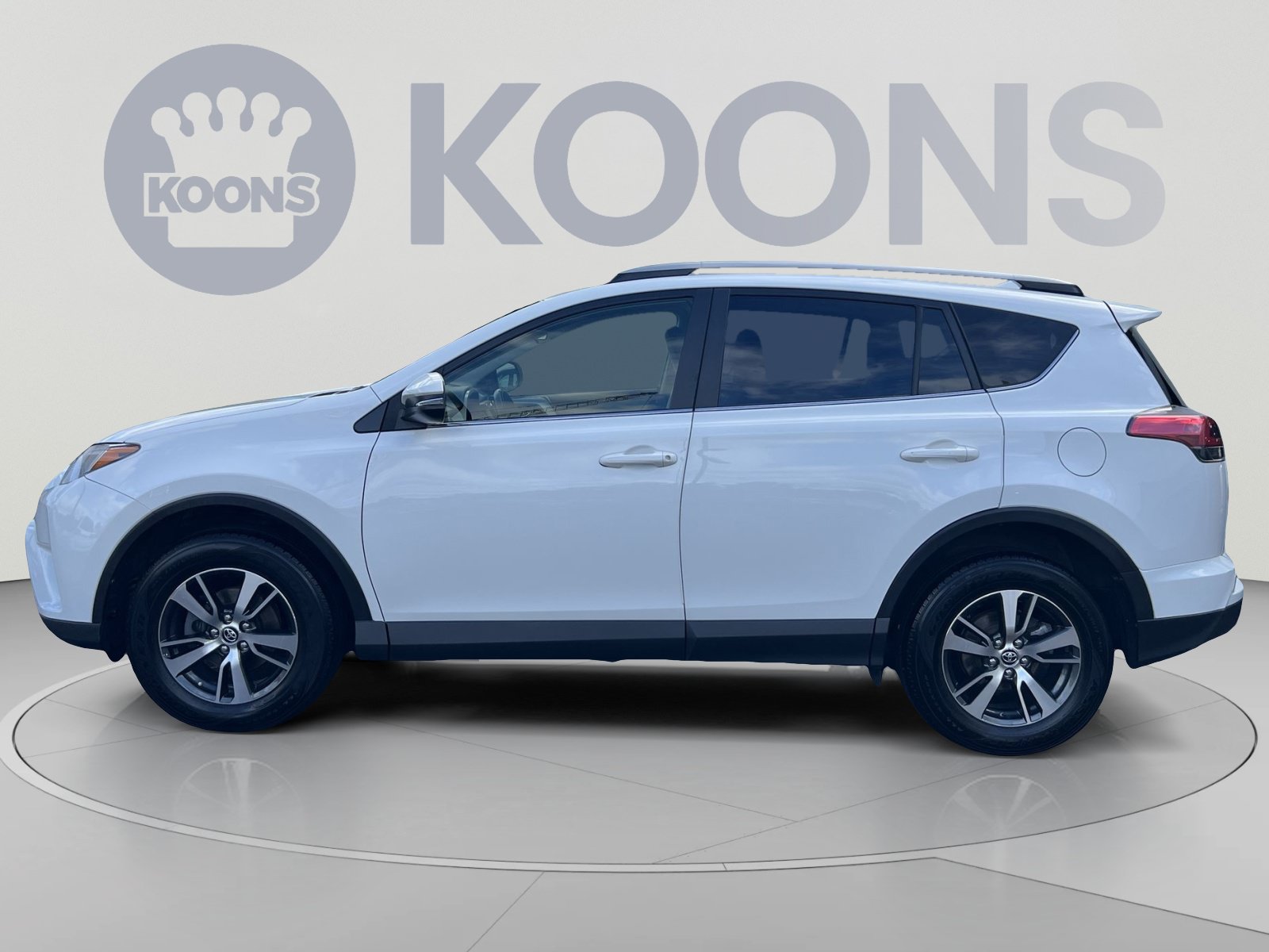 Used 2018 Toyota RAV4 XLE w/ Plus Extra Value Package AWD/4WD image 2