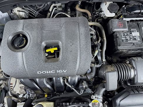 Used 2017 Hyundai Elantra SE image 34