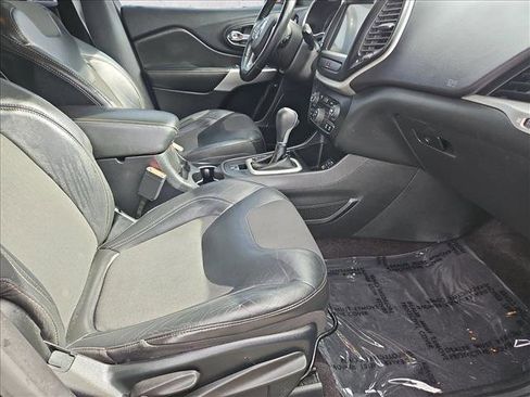 Used 2018 Jeep Cherokee Latitude Plus image 21