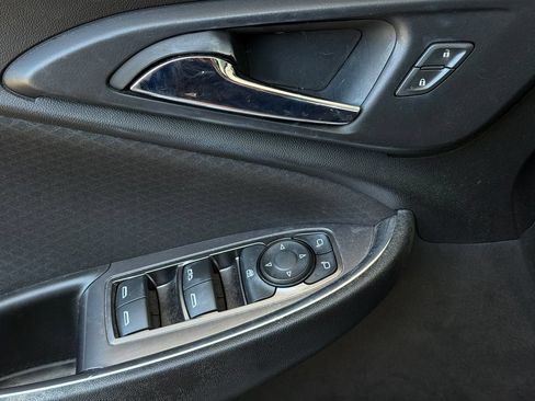 Used 2018 Chevrolet Malibu LT FWD image 19