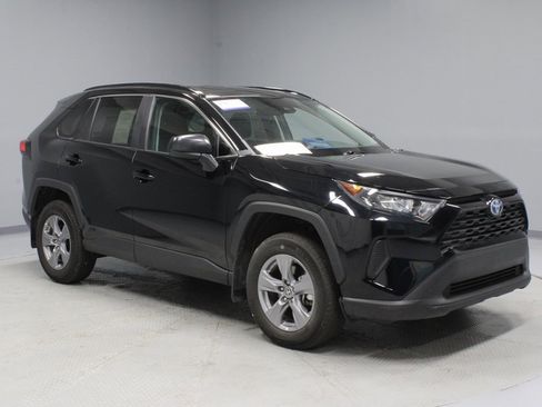 Used 2022 Toyota RAV4 LE image 1