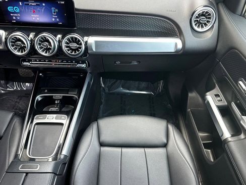 Used 2024 Mercedes-Benz EQB 300 4MATIC image 30