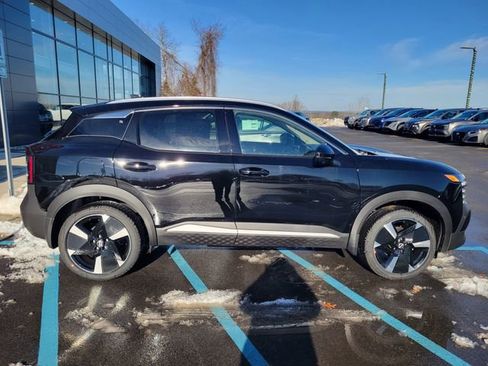 New 2026 Nissan Kicks SR image 3