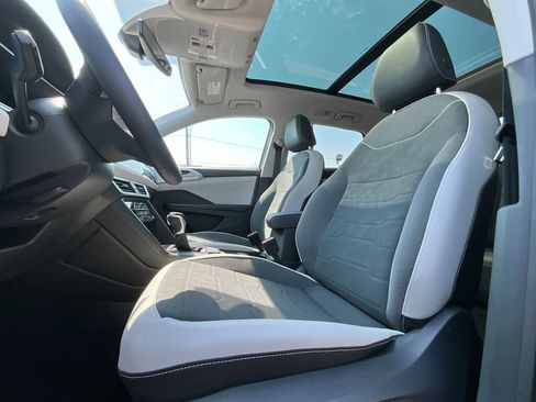 New 2025 Volkswagen Taos SE image 10