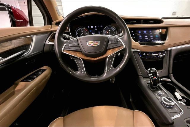 Used 2022 Cadillac XT5 Sportv w/ Platinum Package AWD/4WD image 6