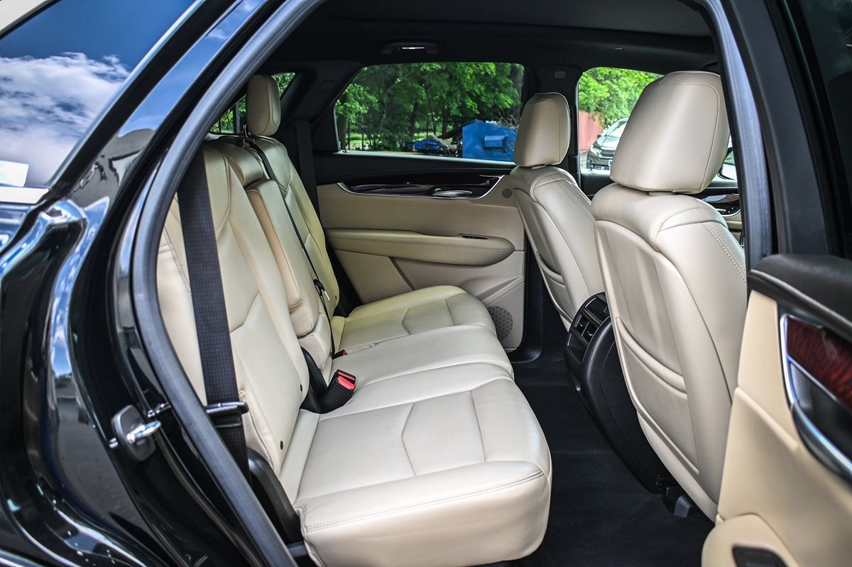 Used 2018 Cadillac XT5 Luxury w/ Driver Awareness Package FWD image 15