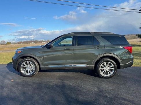Used 2022 Ford Explorer XLT w/ Equipment Group 202A AWD/4WD image 3