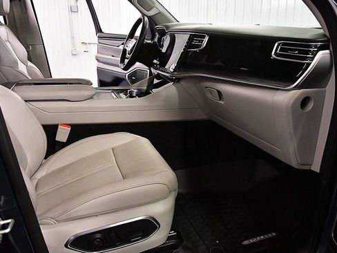 Used 2023 Jeep Wagoneer L Series III w/ Premium Group I image 28