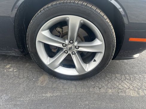 Used 2018 Dodge Challenger R/T image 5