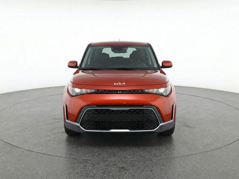 Used 2025 Kia Soul LX w/ LX Technology Package FWD image 2