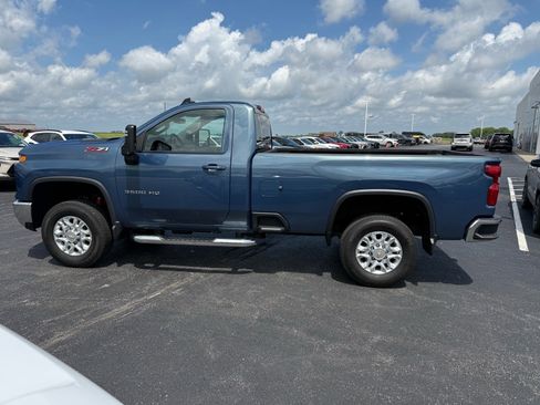 Used 2025 Chevrolet Silverado 3500 LT AWD/4WD image 2