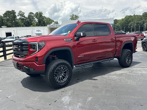 Used 2025 GMC Sierra 1500 AT4 w/ AT4 Premium Package AWD/4WD image 4