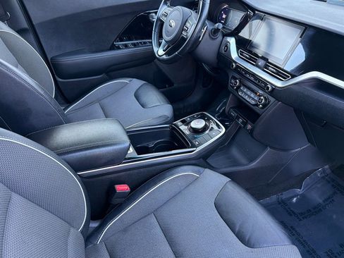 Used 2020 Kia Niro EX image 31