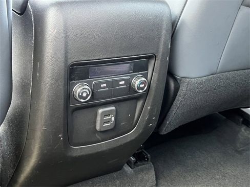 Used 2023 Buick Enclave Essence image 31