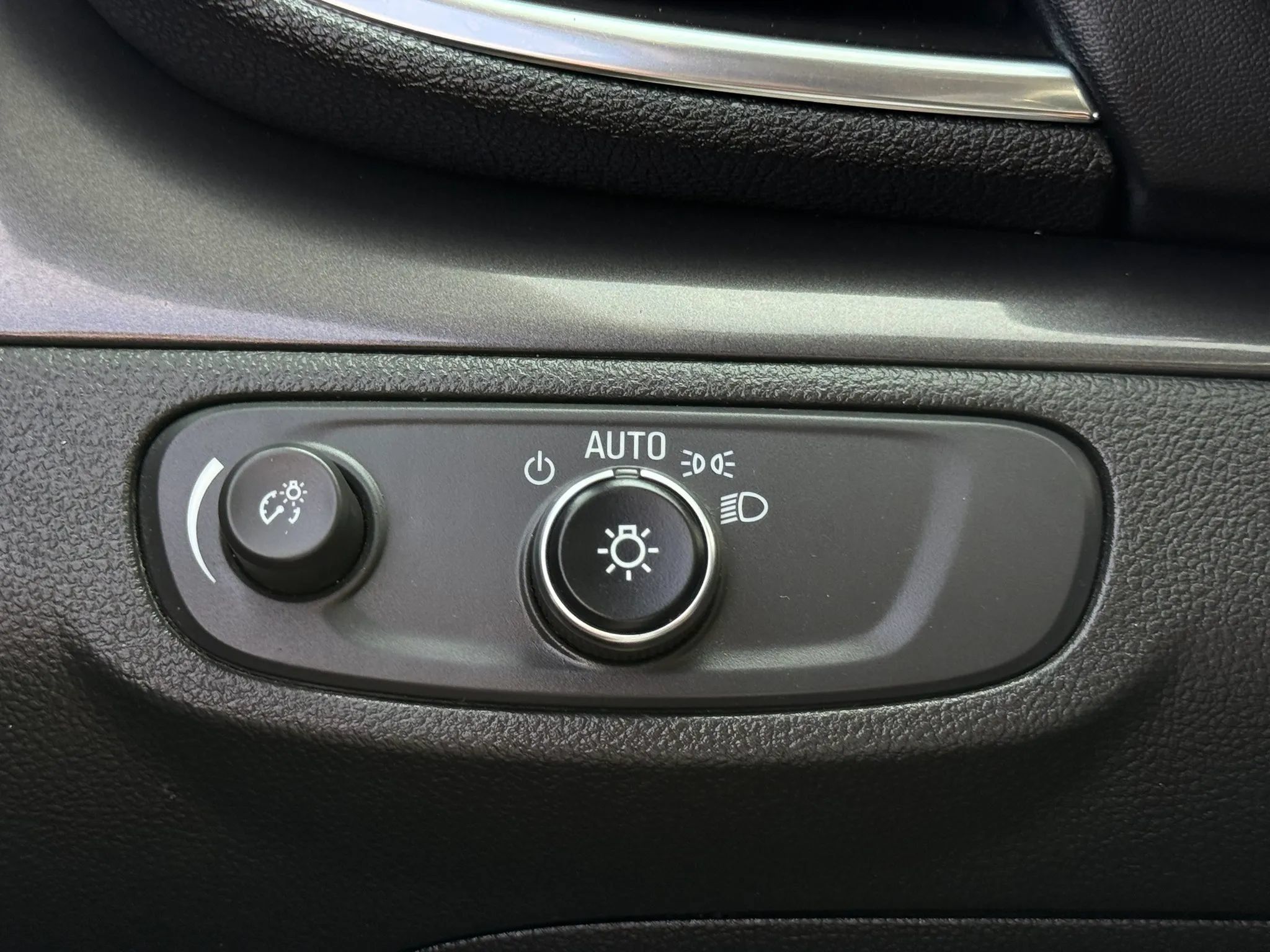 Used 2018 Buick Encore Preferred FWD image 36