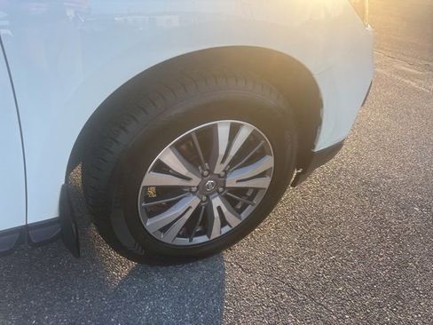 Used 2017 Nissan Pathfinder SV AWD/4WD image 21