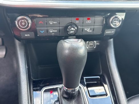 Used 2024 Jeep Compass Latitude AWD/4WD image 25
