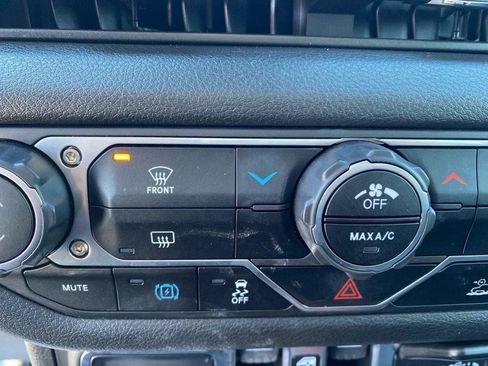 Used 2025 Jeep Wrangler Willys image 13