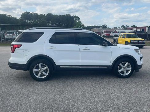 Used 2019 Ford Explorer XLT w/ Equipment Group 201A FWD image 7
