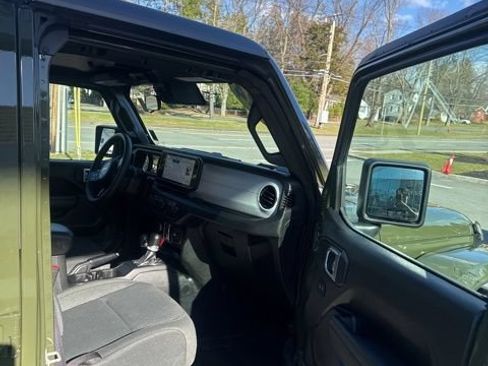Used 2024 Jeep Wrangler Unlimited w/ Convenience Group AWD/4WD image 21