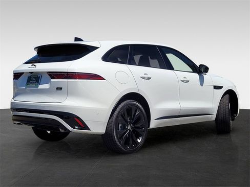 New 2026 Jaguar F-PACE R-Dynamic S image 4