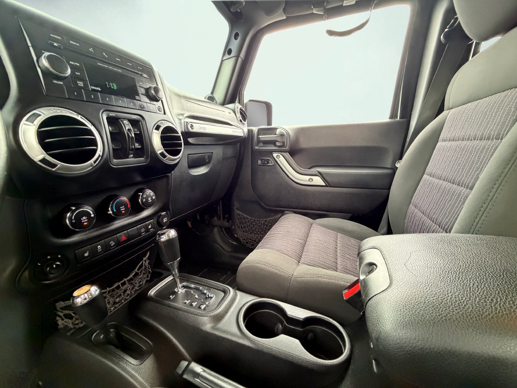 Used 2012 Jeep Wrangler Unlimited Rubicon w/ Dual Top Group AWD/4WD image 19