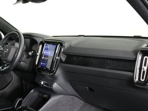 Certified 2023 Volvo C40 Recharge Core w/ Climate Package image 22