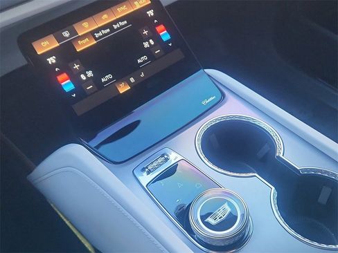 Certified 2026 Cadillac Vistiq Sport image 11