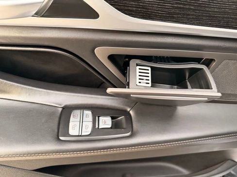 Used 2021 BMW 750i xDrive w/ Executive Package image 26