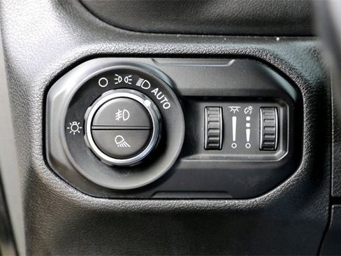 Used 2020 Jeep Gladiator Overland image 19