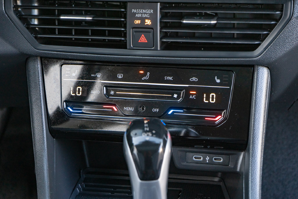 Used 2025 Volkswagen Jetta SE FWD image 7