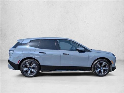 Used 2024 BMW iX xDrive50 w/ Sport Package AWD/4WD image 4
