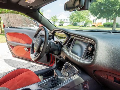 Used 2016 Dodge Challenger SRT Hellcat RWD image 51