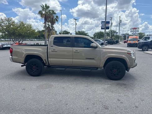 Used 2018 Toyota Tacoma SR5 RWD image 5