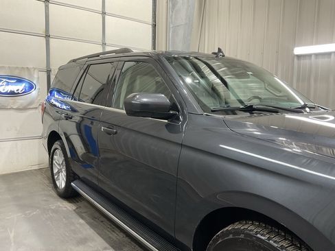 Used 2022 Ford Expedition XLT image 4