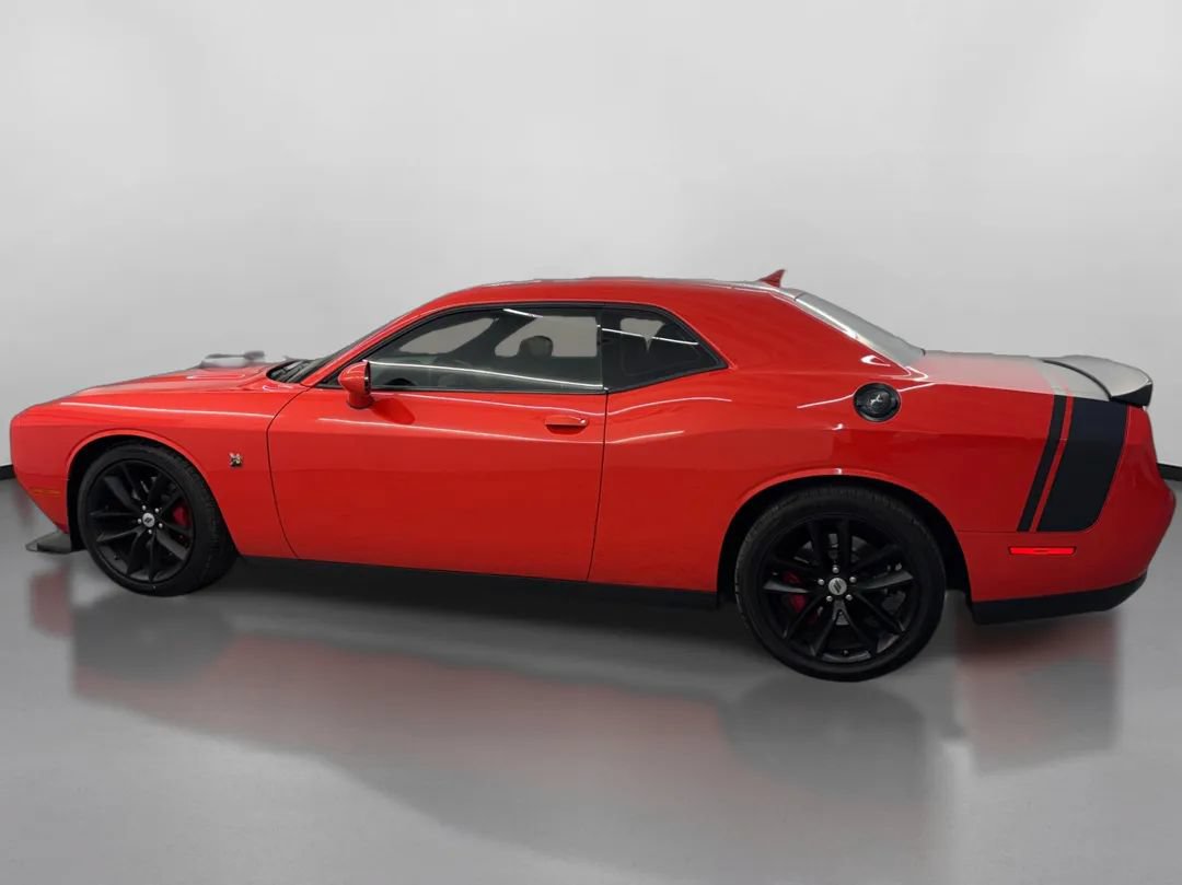 Used 2017 Dodge Challenger R/T Scat Pack RWD image 5