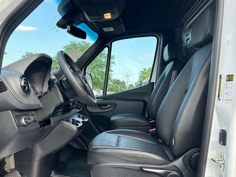 Used 2025 Mercedes-Benz Sprinter 2500 image 25