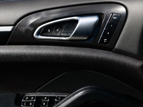 Used 2014 Porsche Cayenne Platinum Edition image 51