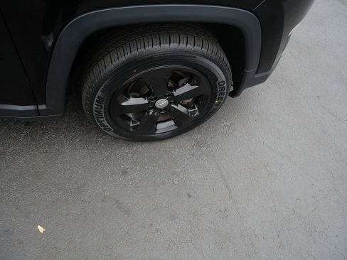 Used 2020 Jeep Compass Latitude AWD/4WD image 33