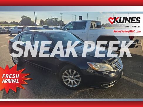 Used 2013 Chrysler 200 Touring FWD image 1